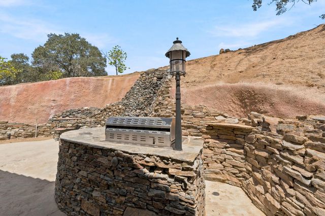21987 Mary Rebecca Lane, Friant, CA 93626