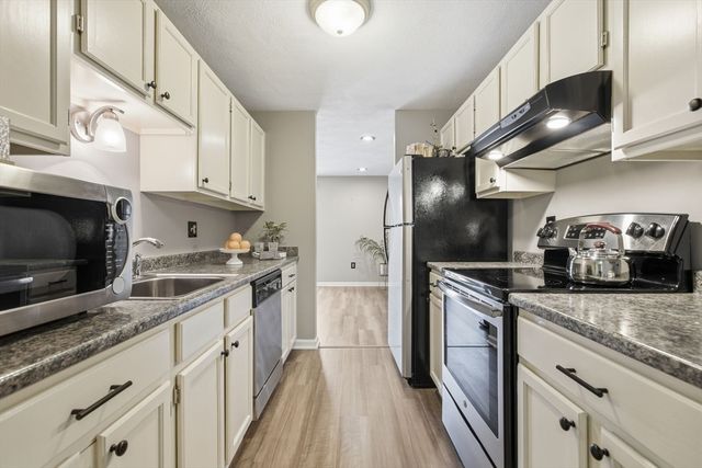 82 Patrick Rd 82, Tewksbury, MA 01876