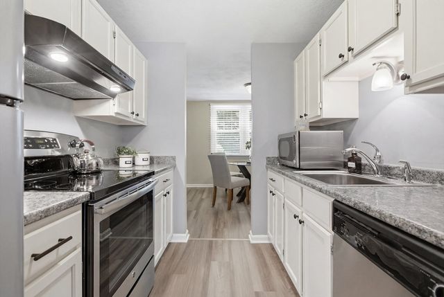 82 Patrick Rd 82, Tewksbury, MA 01876