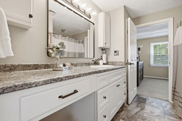 82 Patrick Rd 82, Tewksbury, MA 01876