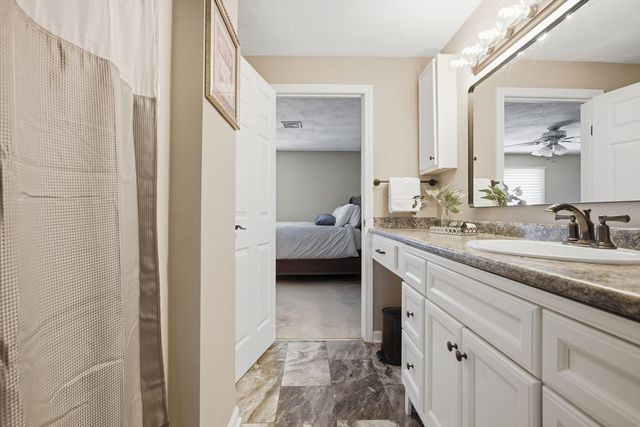 82 Patrick Rd 82, Tewksbury, MA 01876
