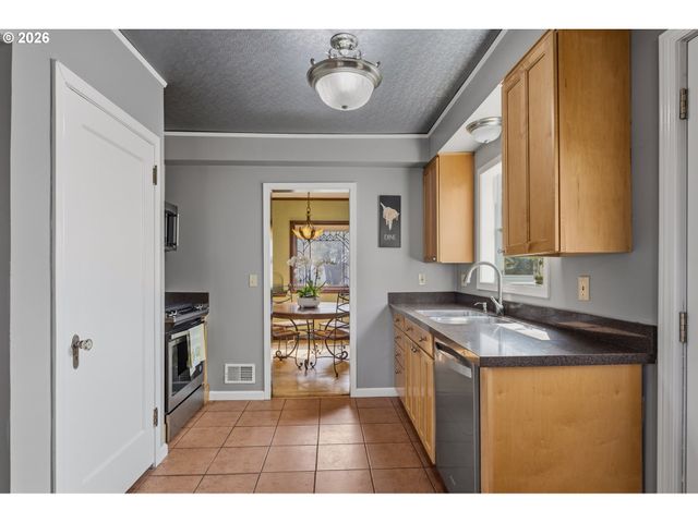 3137 Ne 83RD Ave, Portland, OR 97220