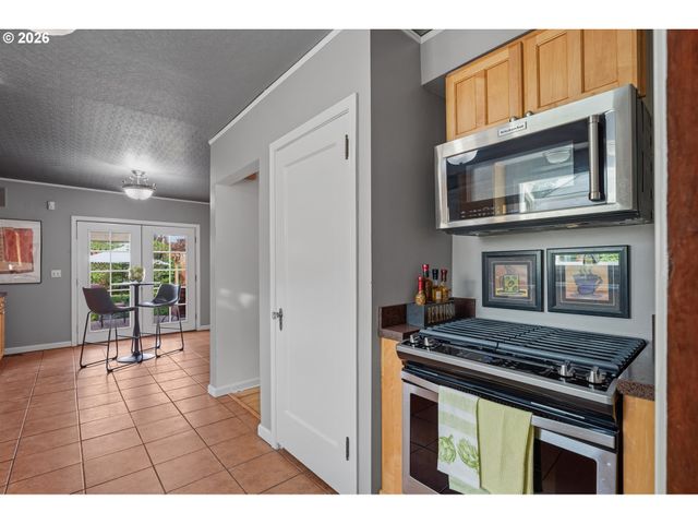 3137 Ne 83RD Ave, Portland, OR 97220