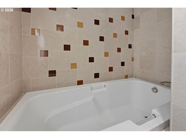 3137 Ne 83RD Ave, Portland, OR 97220