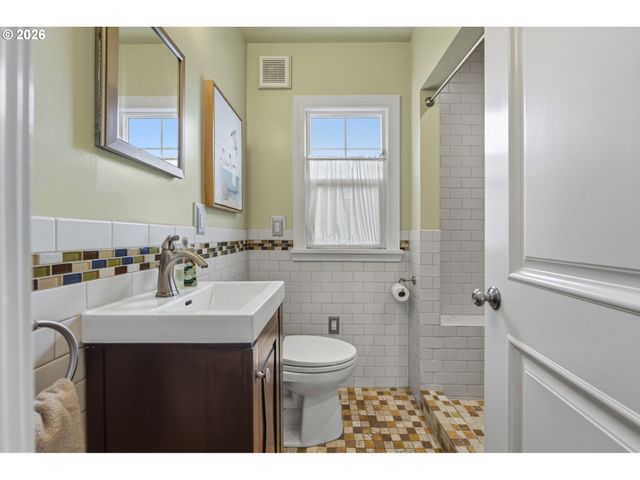 3137 Ne 83RD Ave, Portland, OR 97220