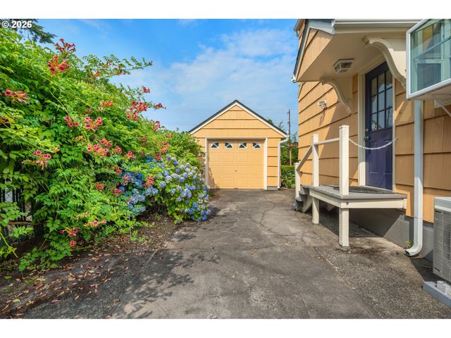 3137 Ne 83RD Ave, Portland, OR 97220