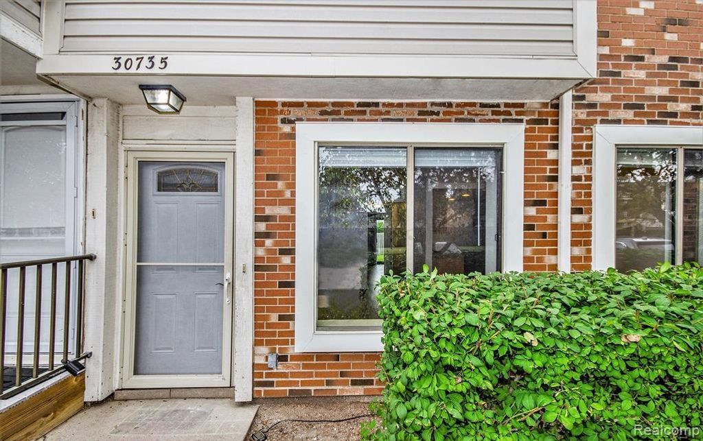 30735 Hidden Pines Lane, Roseville, MI 48066