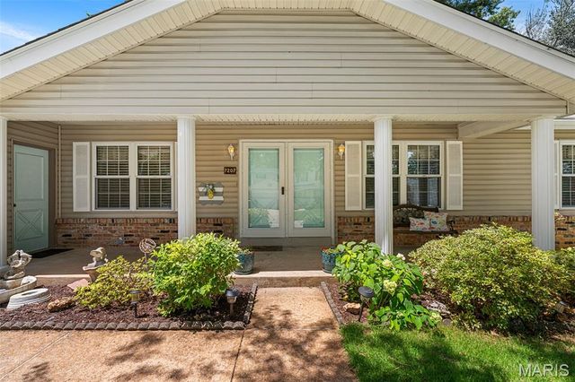 7207 Emerald Hill Court, St Louis, MO 63129