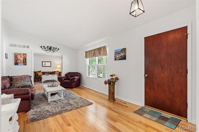 7207 Emerald Hill Court, St Louis, MO 63129