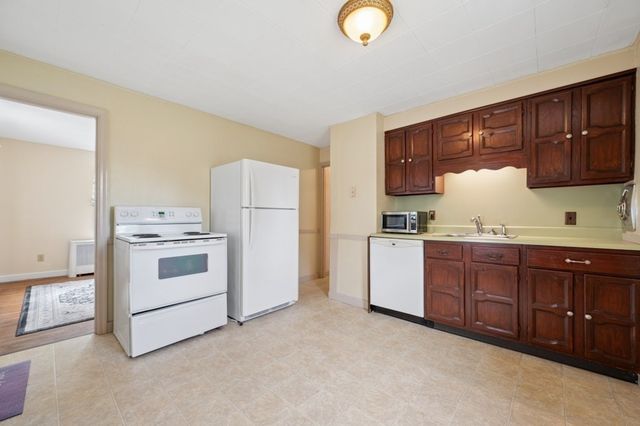 24 Falmouth St, Worcester, MA 01607