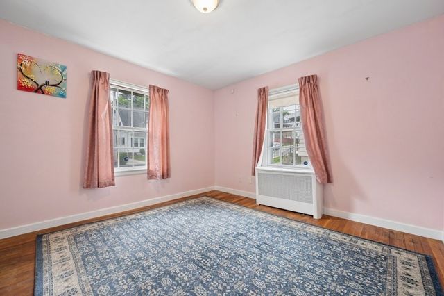 24 Falmouth St, Worcester, MA 01607