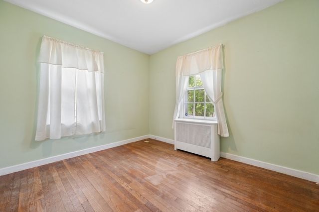 24 Falmouth St, Worcester, MA 01607