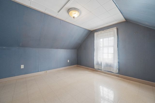 24 Falmouth St, Worcester, MA 01607