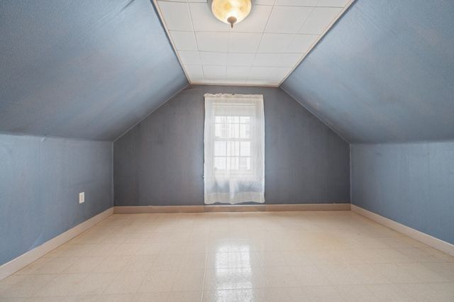 24 Falmouth St, Worcester, MA 01607