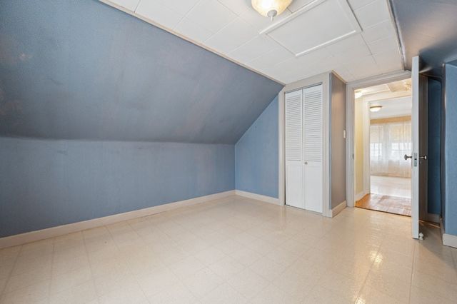 24 Falmouth St, Worcester, MA 01607