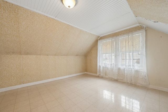 24 Falmouth St, Worcester, MA 01607