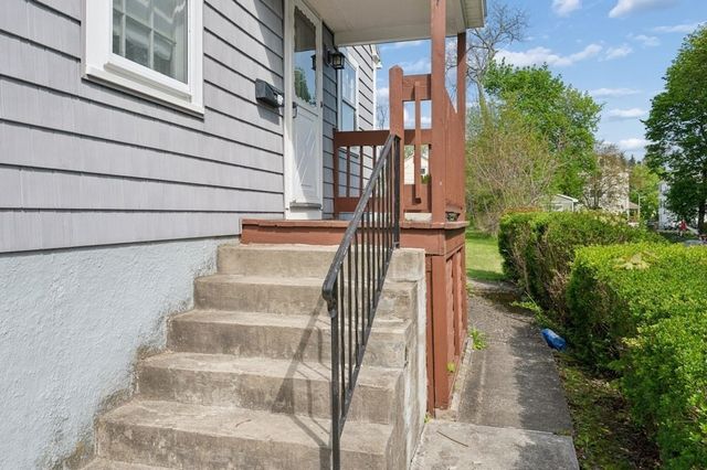 24 Falmouth St, Worcester, MA 01607
