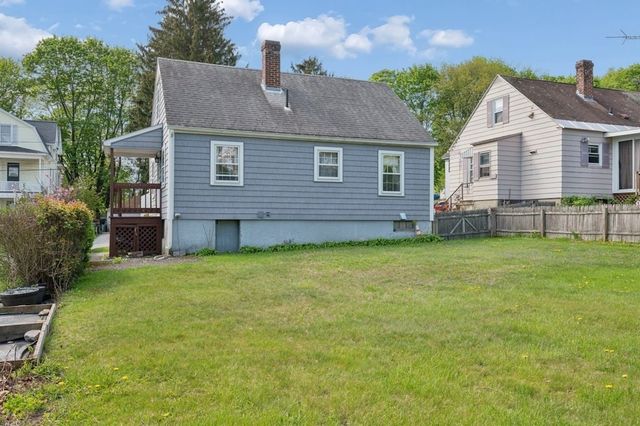 24 Falmouth St, Worcester, MA 01607