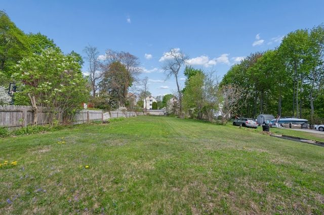 24 Falmouth St, Worcester, MA 01607