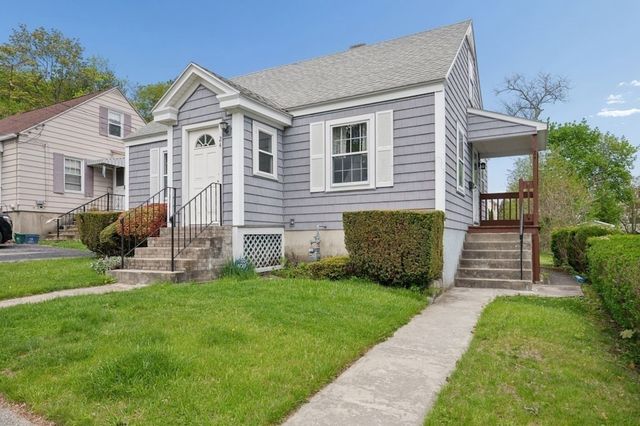 24 Falmouth St, Worcester, MA 01607