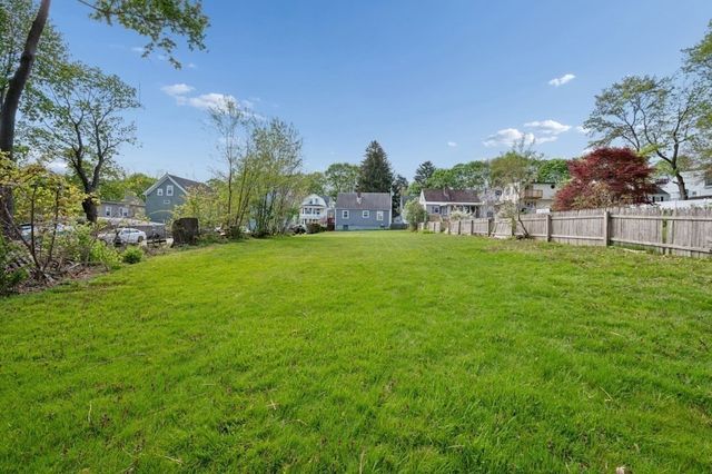 24 Falmouth St, Worcester, MA 01607