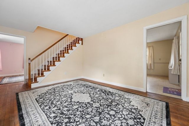 24 Falmouth St, Worcester, MA 01607