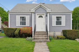 24 Falmouth St, Worcester, MA 01607