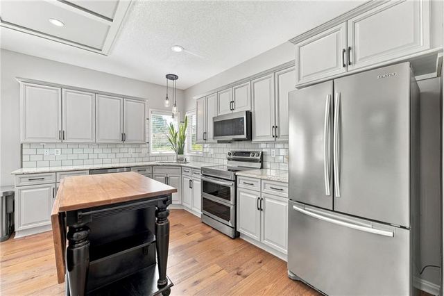 13221 W 126th Place, Overland Park, KS 66213