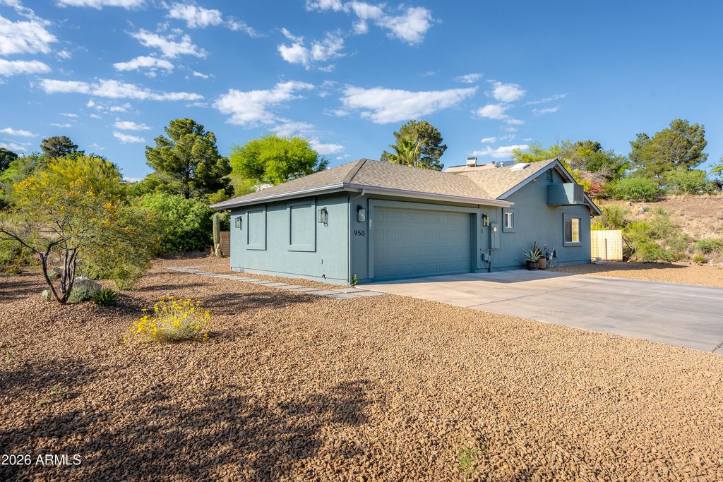 Image 33 of property listing at 950 E RIO MESA Trail, Cottonwood, AZ 86326