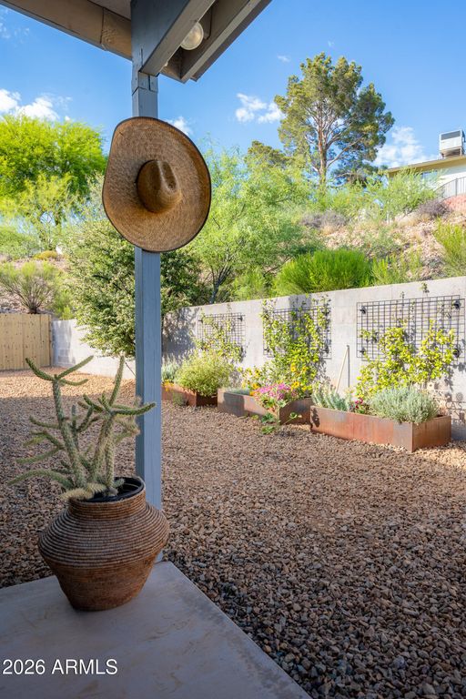 Image 41 of property listing at 950 E RIO MESA Trail, Cottonwood, AZ 86326