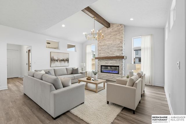 10305 Prospect Street, Papillion, NE 68046