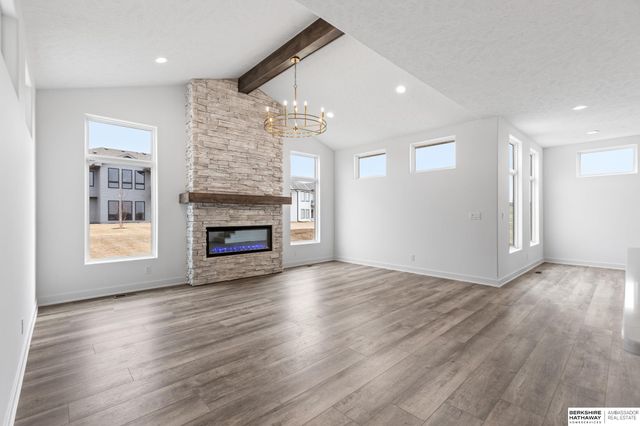 10305 Prospect Street, Papillion, NE 68046