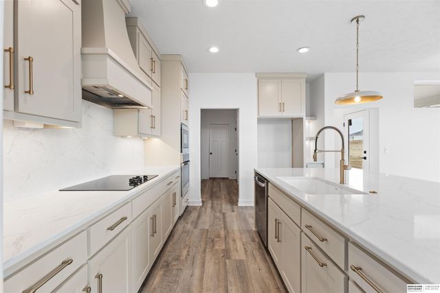 10305 Prospect Street, Papillion, NE 68046