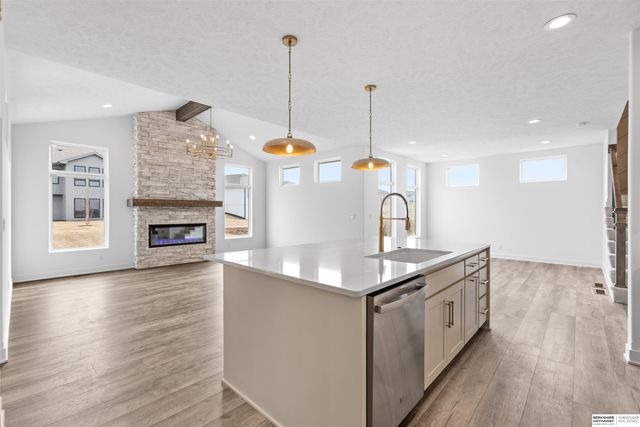 10305 Prospect Street, Papillion, NE 68046