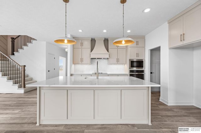 10305 Prospect Street, Papillion, NE 68046