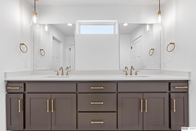 10305 Prospect Street, Papillion, NE 68046