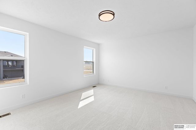 10305 Prospect Street, Papillion, NE 68046