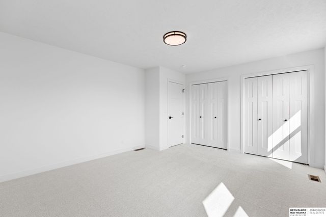 10305 Prospect Street, Papillion, NE 68046