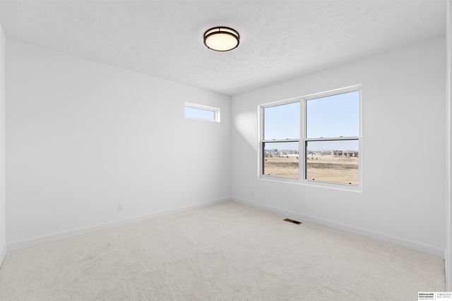 10305 Prospect Street, Papillion, NE 68046