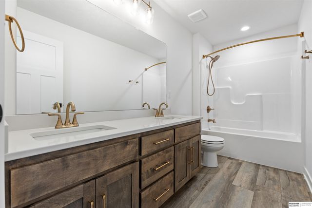 10305 Prospect Street, Papillion, NE 68046