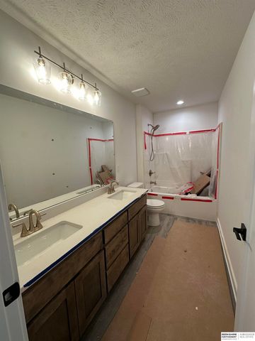 10305 Prospect Street, Papillion, NE 68046