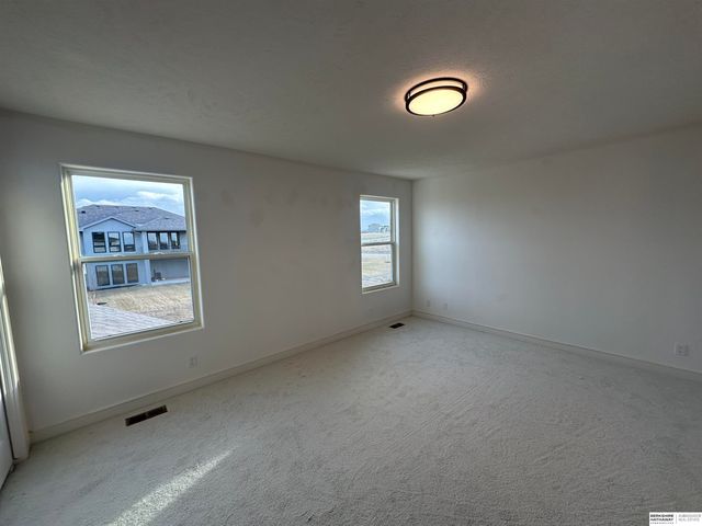 10305 Prospect Street, Papillion, NE 68046