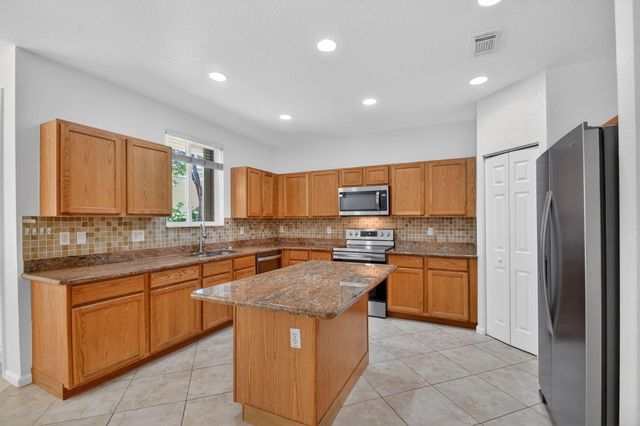 2806 S Evergreen Circle, Boynton Beach, FL 33426