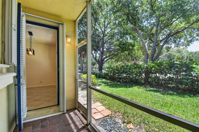 2806 S Evergreen Circle, Boynton Beach, FL 33426