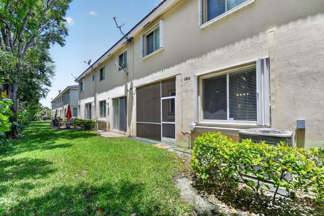 2806 S Evergreen Circle, Boynton Beach, FL 33426