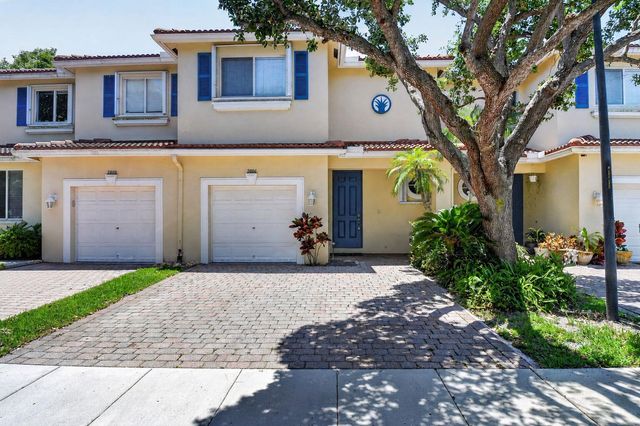 2806 S Evergreen Circle, Boynton Beach, FL 33426