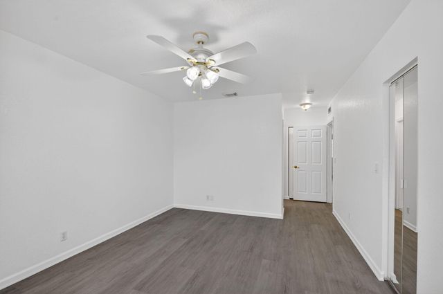 2806 S Evergreen Circle, Boynton Beach, FL 33426