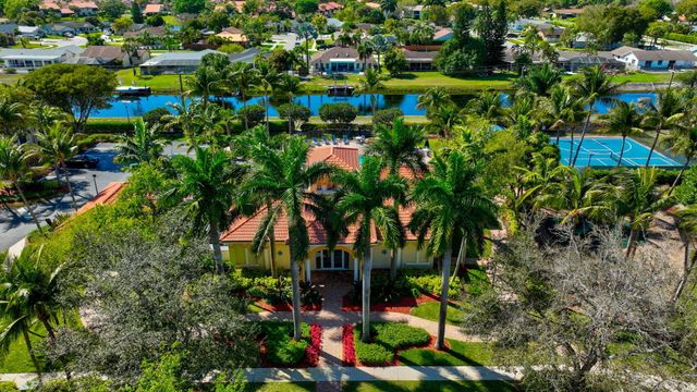 2806 S Evergreen Circle, Boynton Beach, FL 33426