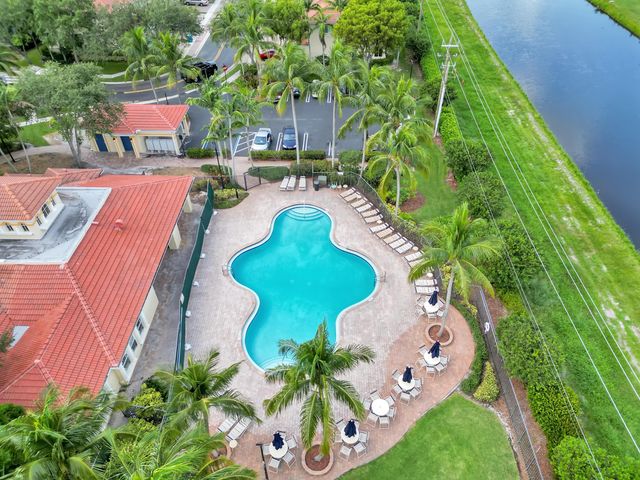 2806 S Evergreen Circle, Boynton Beach, FL 33426