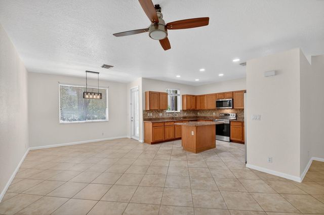 2806 S Evergreen Circle, Boynton Beach, FL 33426